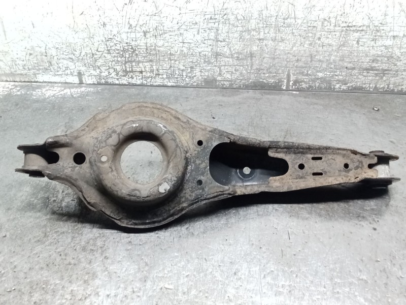 Recambio de brazo suspension inferior trasero izquierdo para mazda 3 sedán (bk) 1.6 di turbo (bk12y) referencia OEM IAM   04