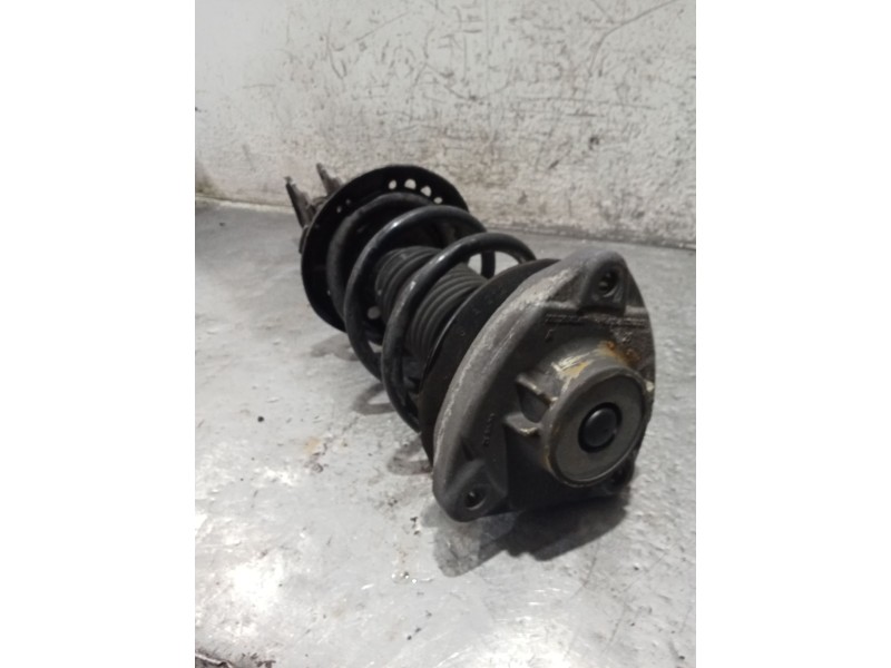 Recambio de amortiguador delantero izquierdo para mercedes-benz clase cla (w117) shooting brake referencia OEM IAM A1763203138  