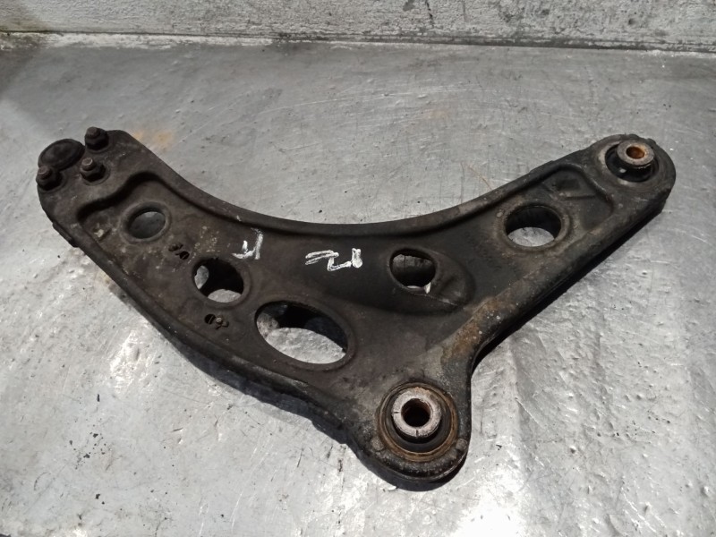 Recambio de brazo suspension inferior delantero izquierdo para nissan primastar furgoneta (x83) 2.0 dci 90 referencia OEM IAM   