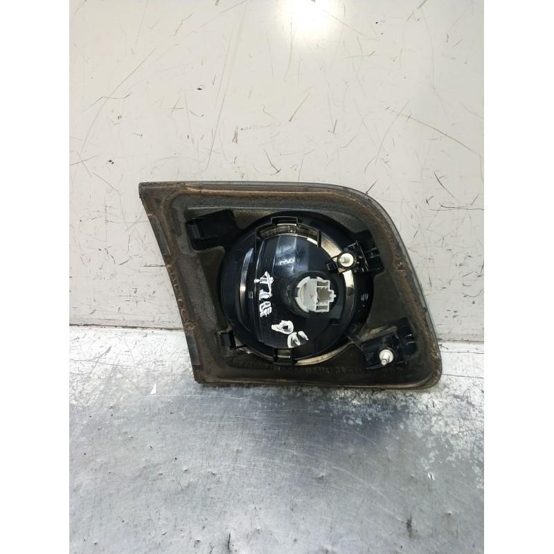 Recambio de piloto trasero derecho interior para mazda 3 sedán (bk) 1.6 di turbo (bk12y) referencia OEM IAM   04