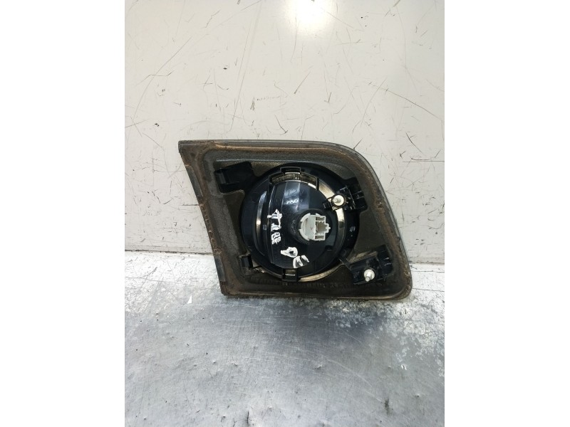 Recambio de piloto trasero derecho interior para mazda 3 sedán (bk) 1.6 di turbo (bk12y) referencia OEM IAM   04