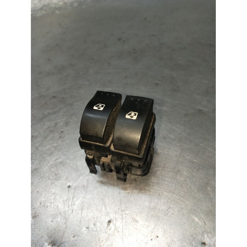 Recambio de mando elevalunas delantero izquierdo para nissan primastar furgoneta (x83) 2.0 dci 90 referencia OEM IAM   06 3P