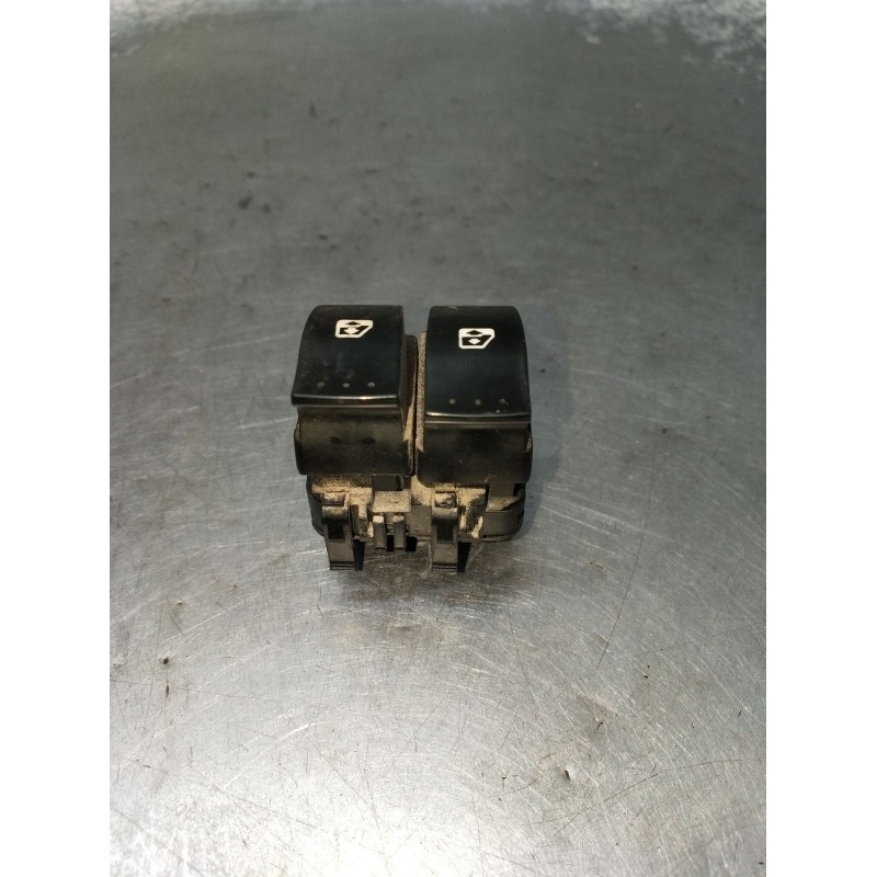 Recambio de mando elevalunas delantero izquierdo para nissan primastar furgoneta (x83) 2.0 dci 90 referencia OEM IAM   06 3P