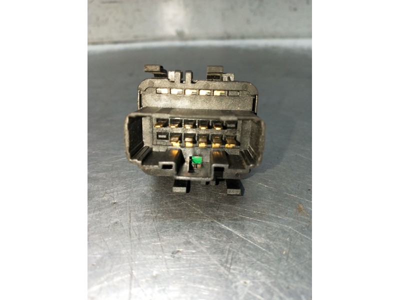 Recambio de mando elevalunas delantero izquierdo para nissan primastar furgoneta (x83) 2.0 dci 90 referencia OEM IAM   06 3P