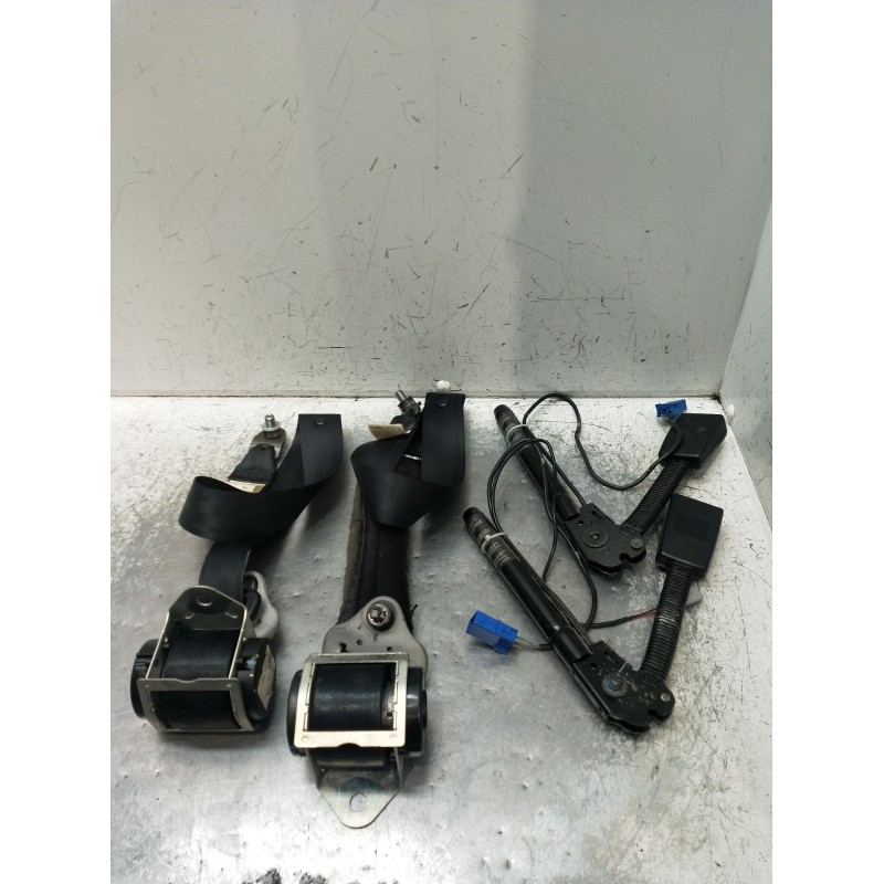 Recambio de juego cinturones delantero para mazda 3 sedán (bk) 1.6 di turbo (bk12y) referencia OEM IAM   04 4P