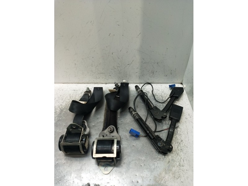 Recambio de juego cinturones delantero para mazda 3 sedán (bk) 1.6 di turbo (bk12y) referencia OEM IAM   04 4P