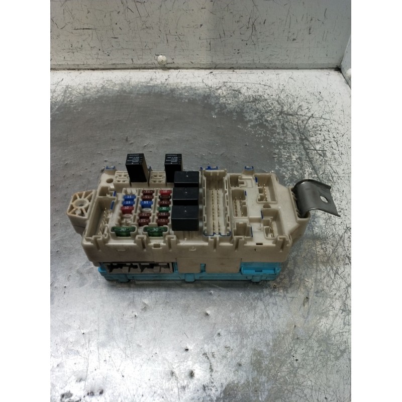 Recambio de caja reles / fusibles para mitsubishi montero iv (v8_w, v9_w) 3.2 di-d 4wd (v98w, v88w) referencia OEM IAM G8C527M4 