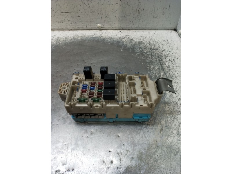 Recambio de caja reles / fusibles para mitsubishi montero iv (v8_w, v9_w) 3.2 di-d 4wd (v98w, v88w) referencia OEM IAM G8C527M4 