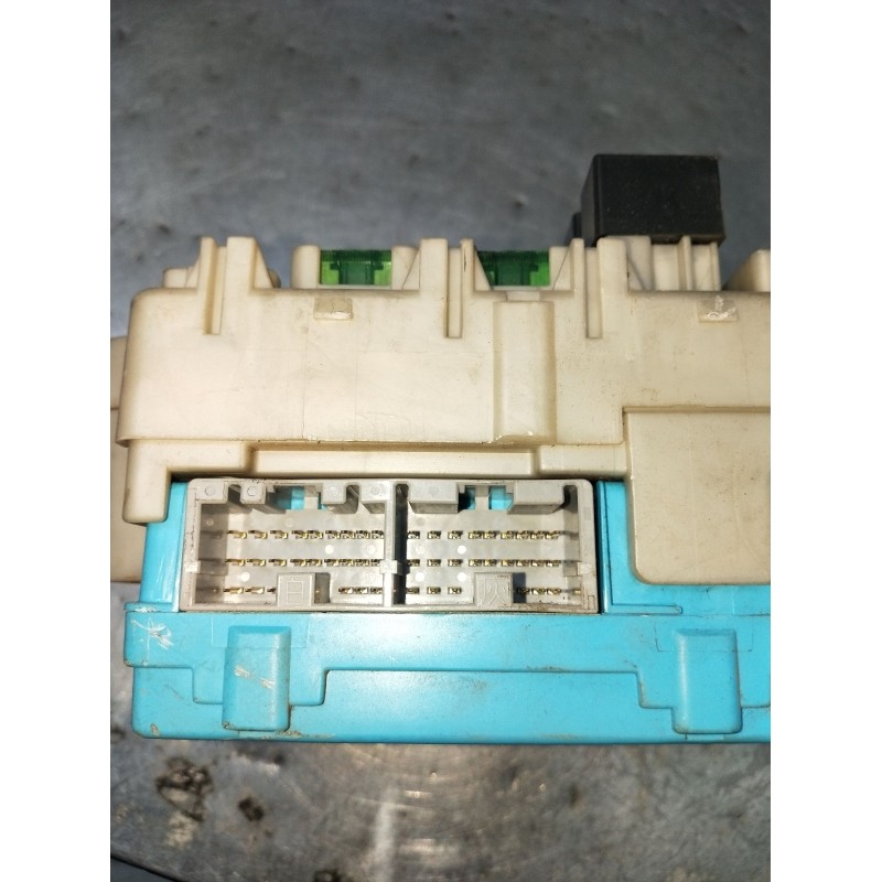 Recambio de caja reles / fusibles para mitsubishi montero iv (v8_w, v9_w) 3.2 di-d 4wd (v98w, v88w) referencia OEM IAM G8C527M4 