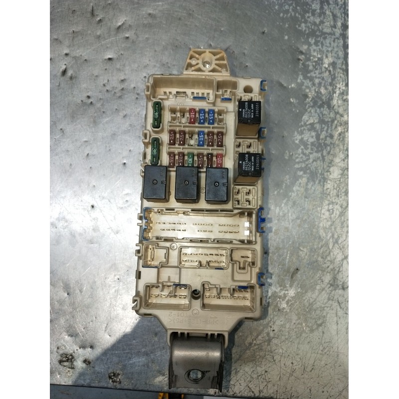 Recambio de caja reles / fusibles para mitsubishi montero iv (v8_w, v9_w) 3.2 di-d 4wd (v98w, v88w) referencia OEM IAM G8C527M4 