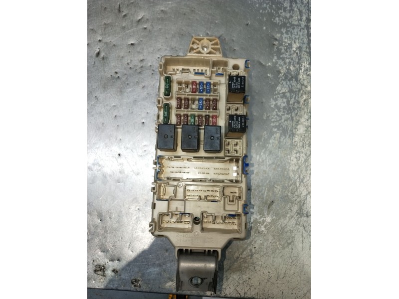 Recambio de caja reles / fusibles para mitsubishi montero iv (v8_w, v9_w) 3.2 di-d 4wd (v98w, v88w) referencia OEM IAM G8C527M4 