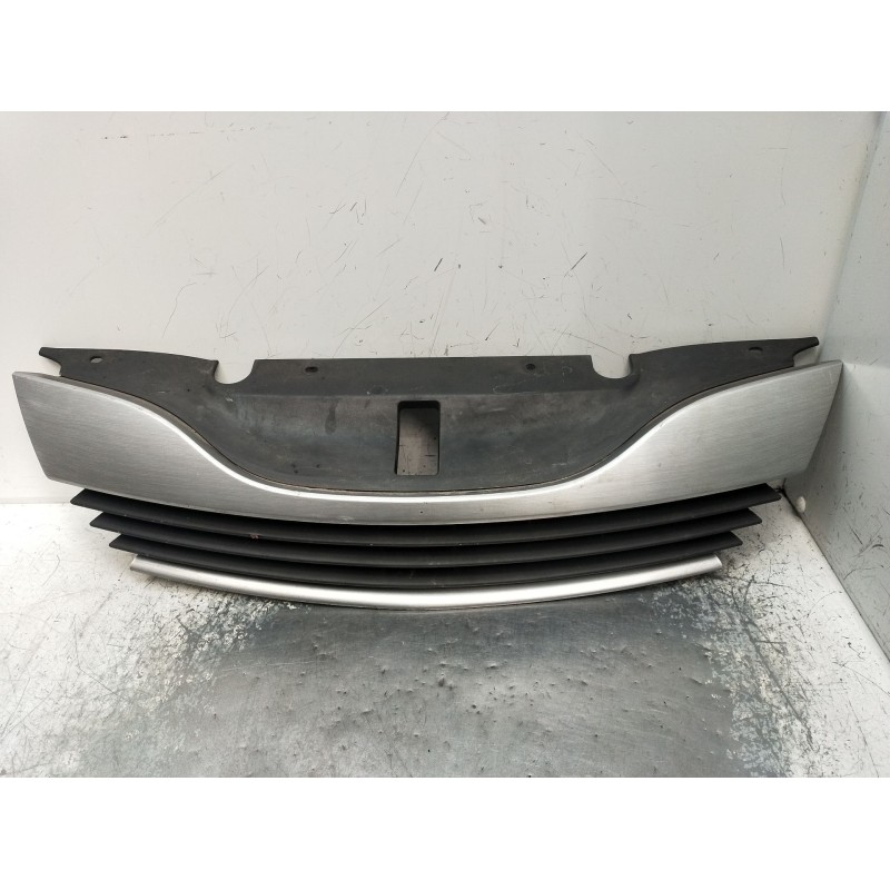 Recambio de rejilla delantera para renault laguna ii grandtour (kg0/1_) 1.9 dci (kg0g) referencia OEM IAM   02