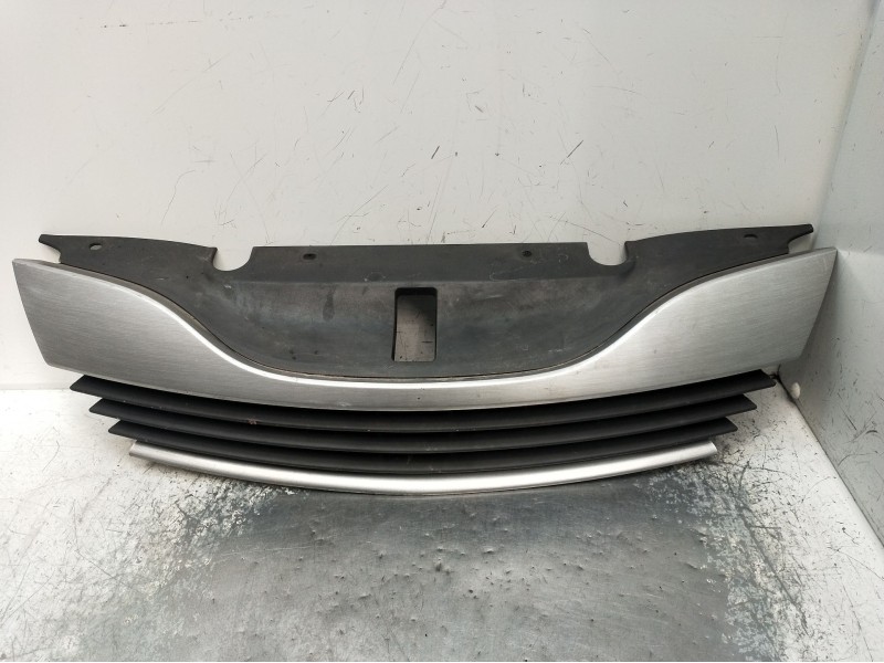 Recambio de rejilla delantera para renault laguna ii grandtour (kg0/1_) 1.9 dci (kg0g) referencia OEM IAM   02