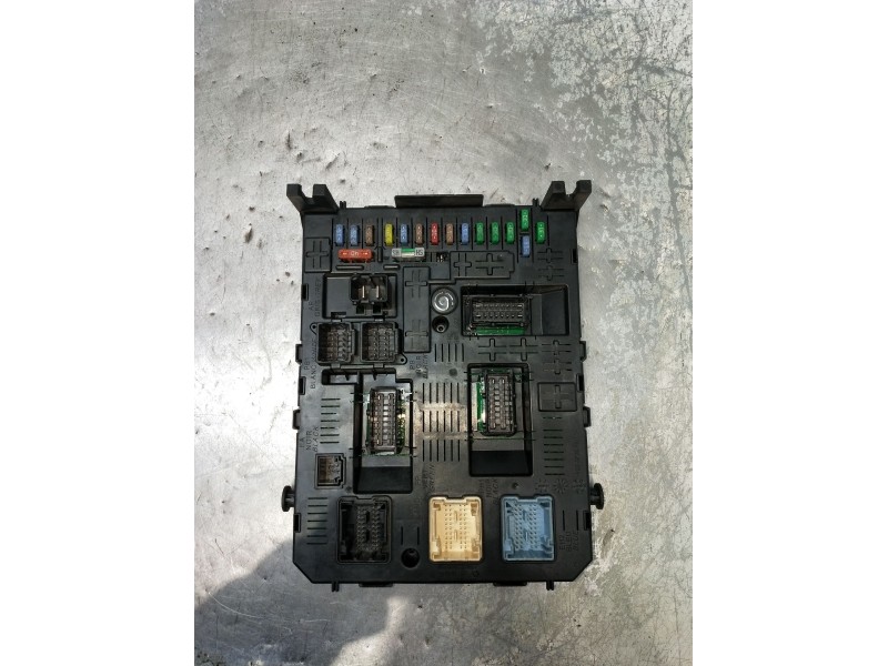 Recambio de caja reles / fusibles para citroën c4 i (lc_) 1.4 16v referencia OEM IAM 281201906C 281208364 281192462C 