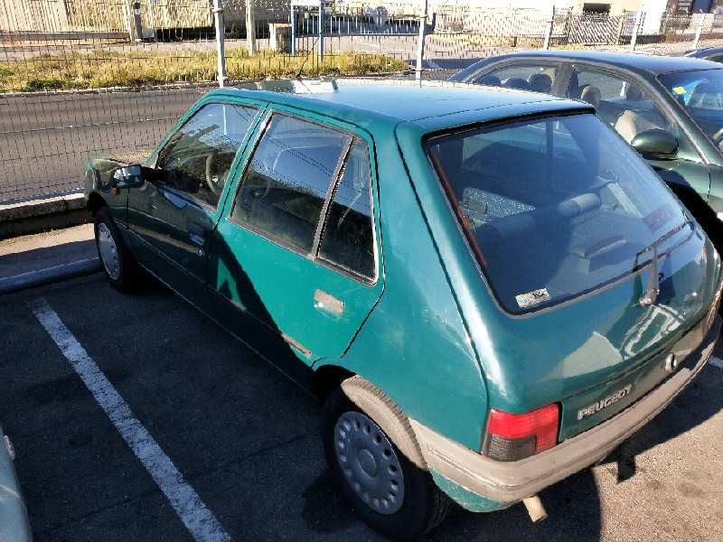 peugeot 205 berlina del año 1997