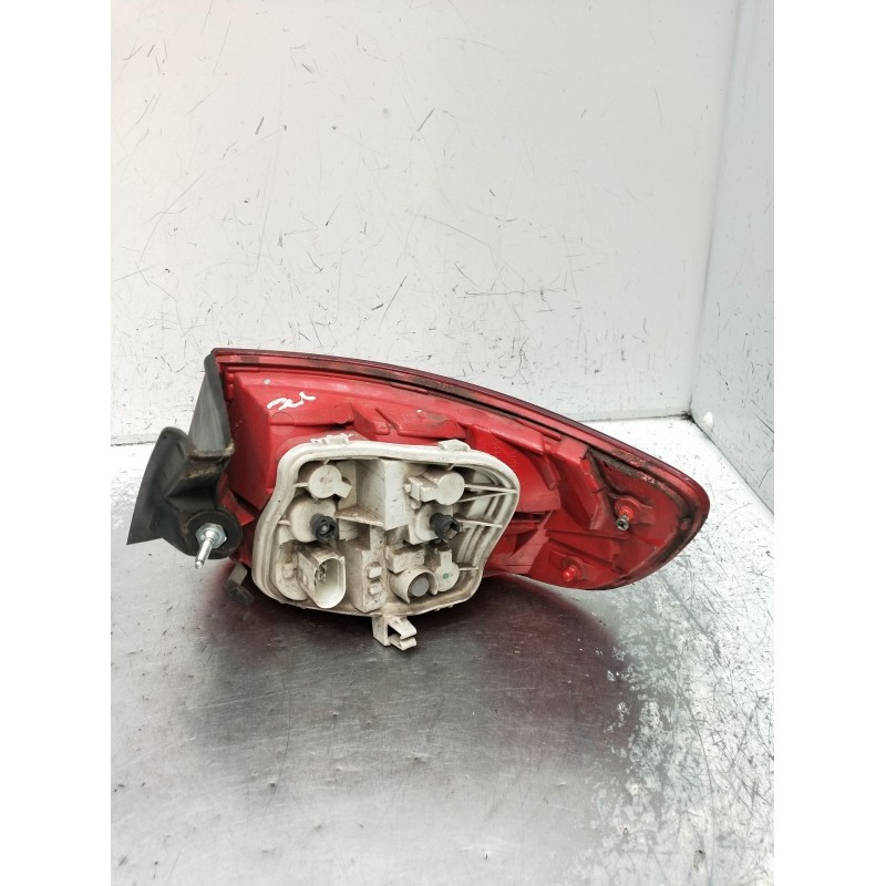 Recambio de piloto trasero izquierdo para audi a3 sportback (8pa) 1.9 tdi referencia OEM IAM 8P4945095E  04