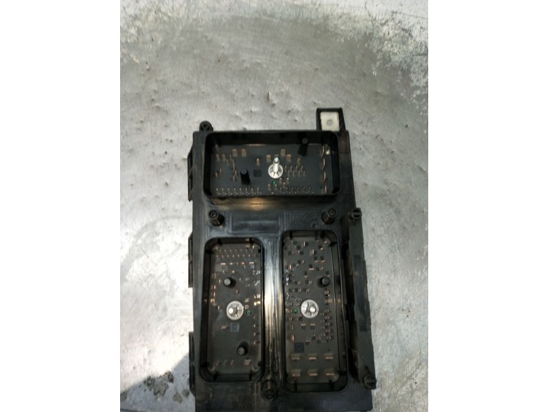 Recambio de caja reles / fusibles para opel astra h gtc (a04) 1.9 cdti (l08) referencia OEM IAM 5DK00946430 13250232 07