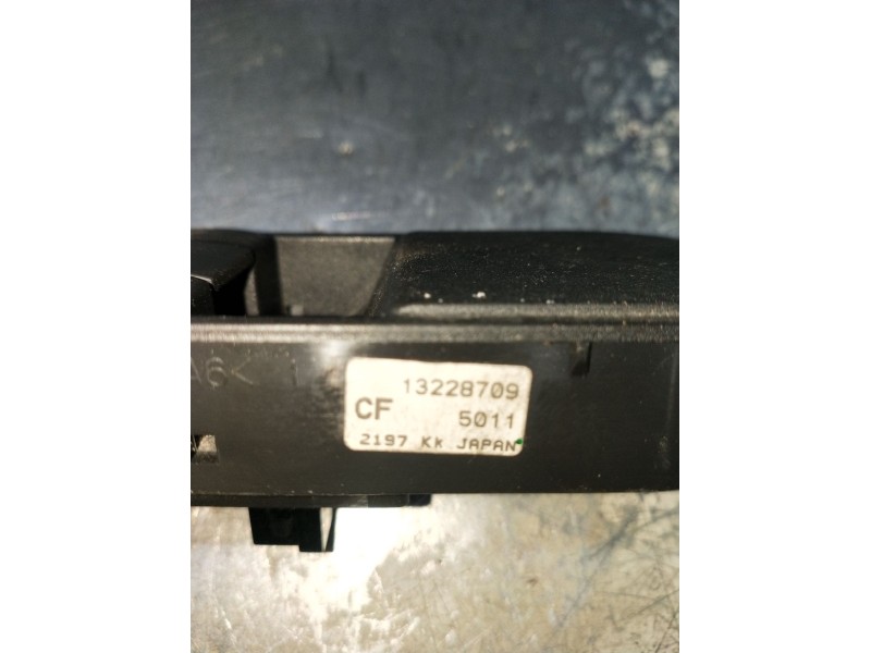 Recambio de mando elevalunas delantero derecho para opel astra h gtc (a04) 1.9 cdti (l08) referencia OEM IAM 13228709 3P 07