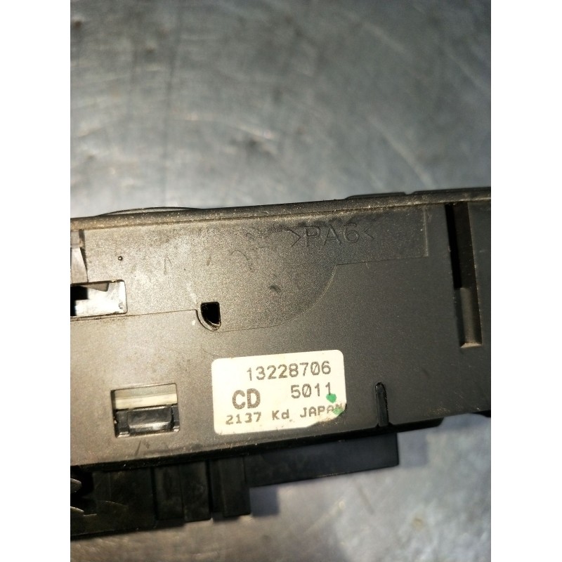 Recambio de mando elevalunas delantero izquierdo para opel astra h gtc (a04) 1.9 cdti (l08) referencia OEM IAM 13228706 3P 07