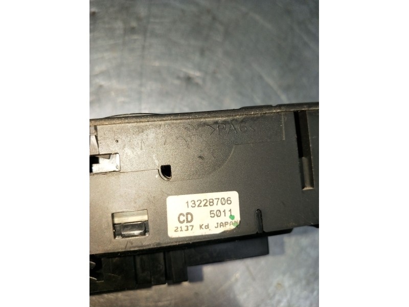 Recambio de mando elevalunas delantero izquierdo para opel astra h gtc (a04) 1.9 cdti (l08) referencia OEM IAM 13228706 3P 07