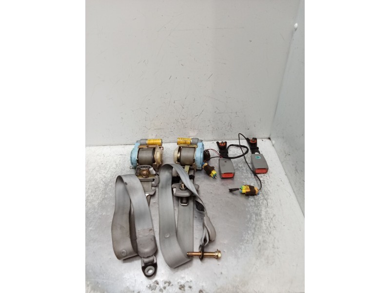 Recambio de juego cinturones delantero para kia carnival ii (gq) 2.9 crdi referencia OEM IAM   01 5P