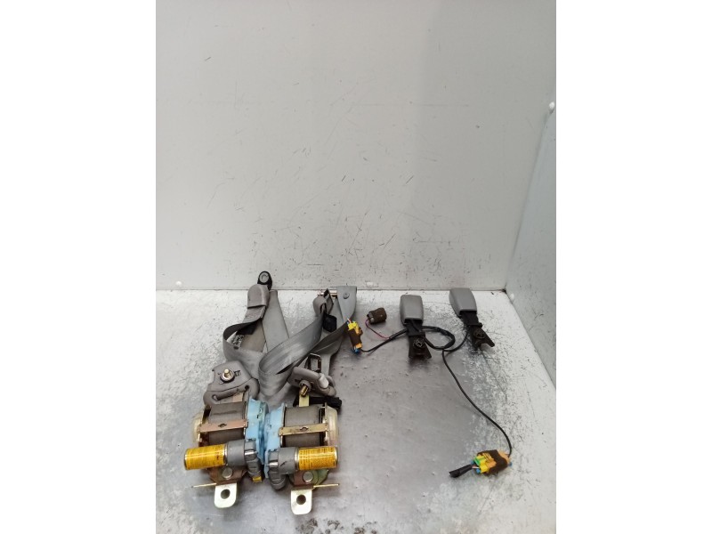 Recambio de juego cinturones delantero para kia carnival ii (gq) 2.9 crdi referencia OEM IAM   01 5P