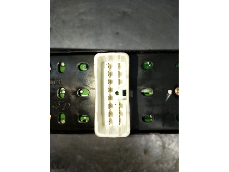 Recambio de mando elevalunas delantero izquierdo para hyundai matrix (fc) 1.5 crdi vgt referencia OEM IAM 9357017100  04 5P