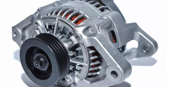 Cómo desmontar un alternador en un Ford Focus MK2 (2004–2011)