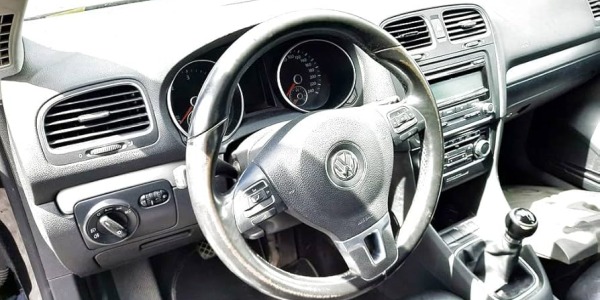 Cómo desmontar el salpicadero de un Volkswagen Golf V (2003–2009)