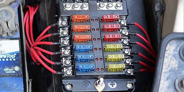 Cómo revisar y cambiar los fusibles del coche paso a paso